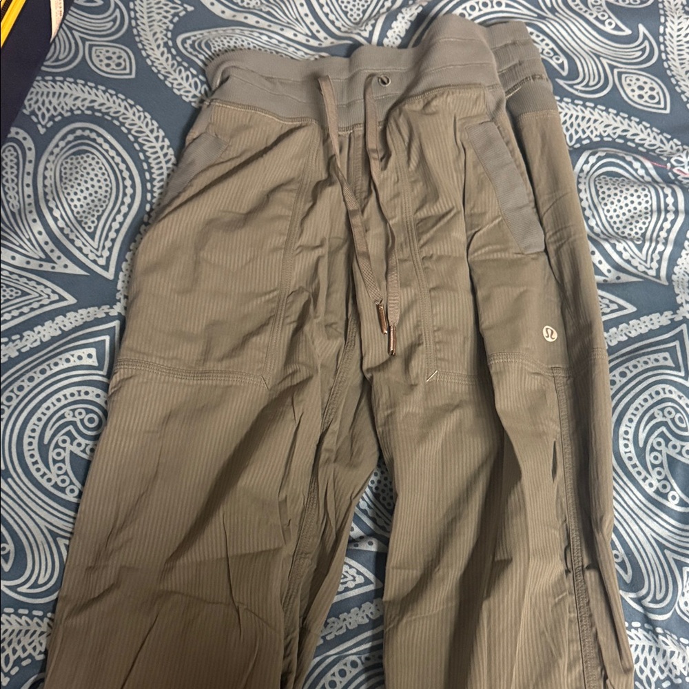 Lululemon green dance pants